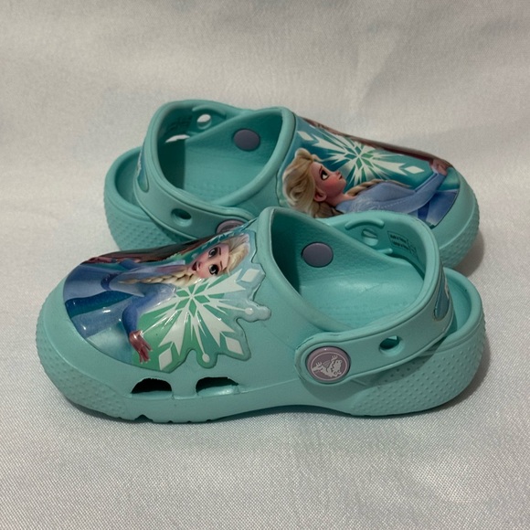Disney Frozen II Girls Crocs Sandals Size 7 Blue Elsa & Anna Design - Picture 8 of 10